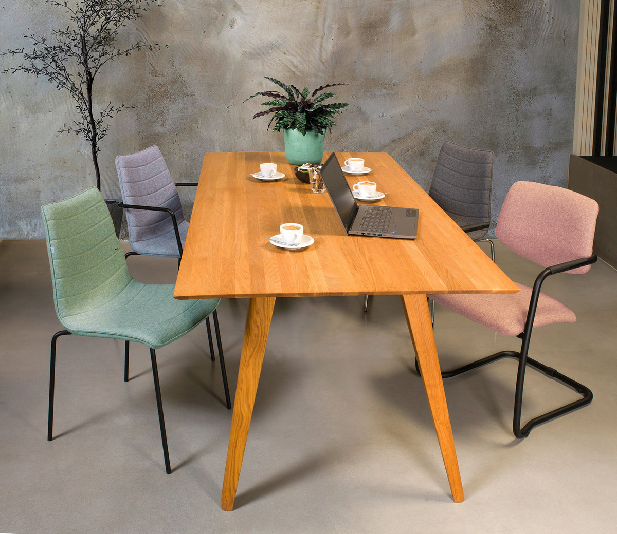 Workliving Verona ruokatuoli / kokoustuoli - villahuopa Fenice 152 pehmeän vaaleanpunainen - runko musta