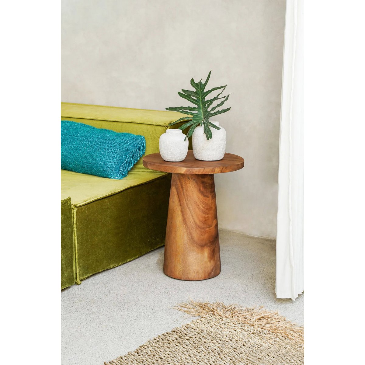 Sivupöytä - THE TIMBER CONIC SIDE TABLE
